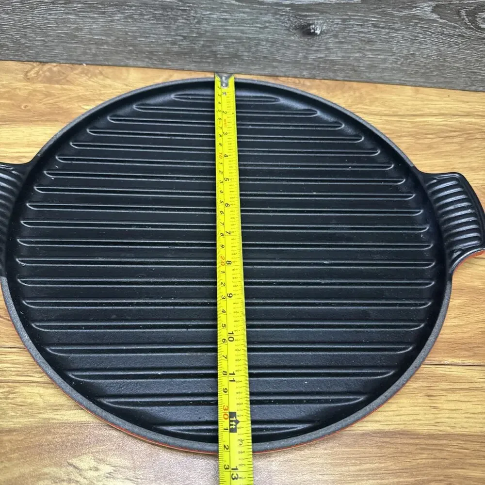 Le Creuset Round Cast Bistro Burgandy Pizza Grill W/ Handles #32